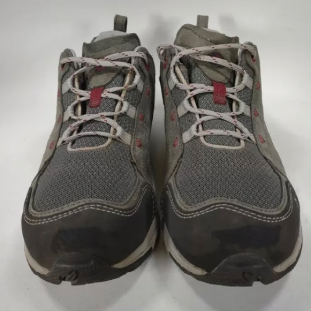 Womens OBOZ Low hiking boot. Excellent condition. SIZE 10.5
